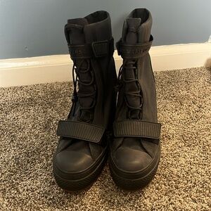 Converse Chuck Taylor All Star GR82 Extra-High Boot size 7.5